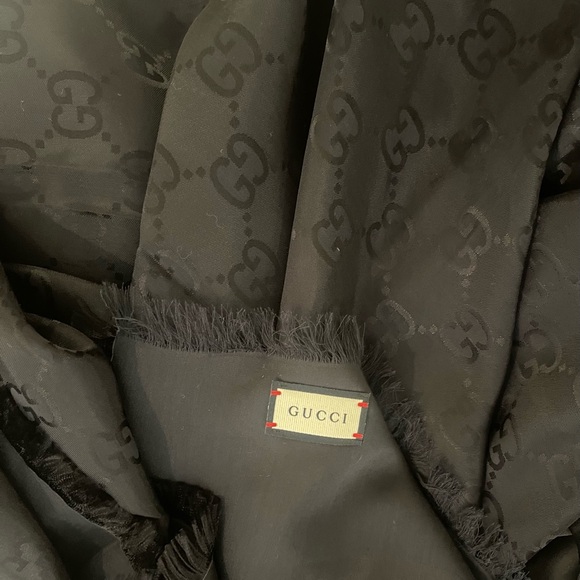 Large Gucci Black Silk Scarf - Picture 4 of 6